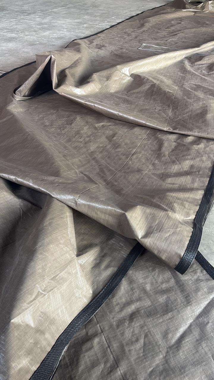 Close-up of the reinforced webbing edge and eyelet