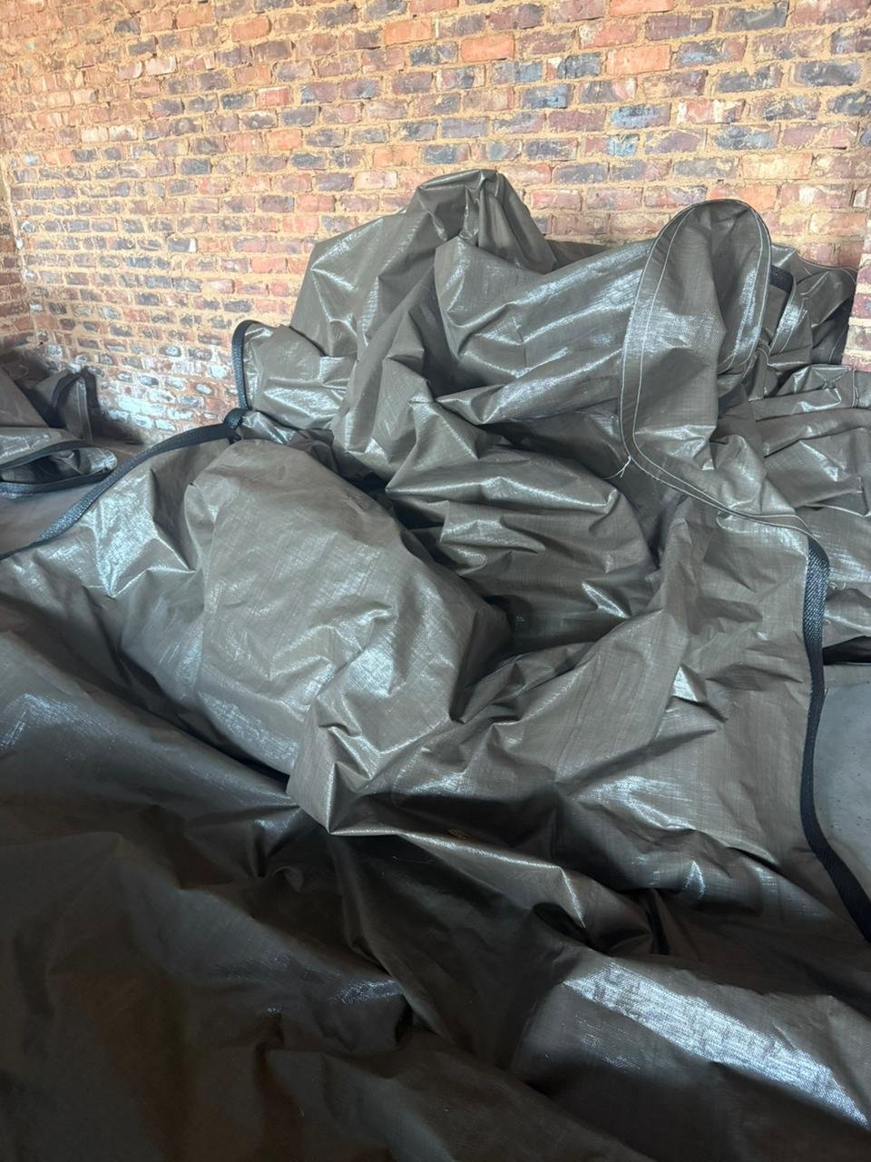 Game capture sail material with reinforced rope tie